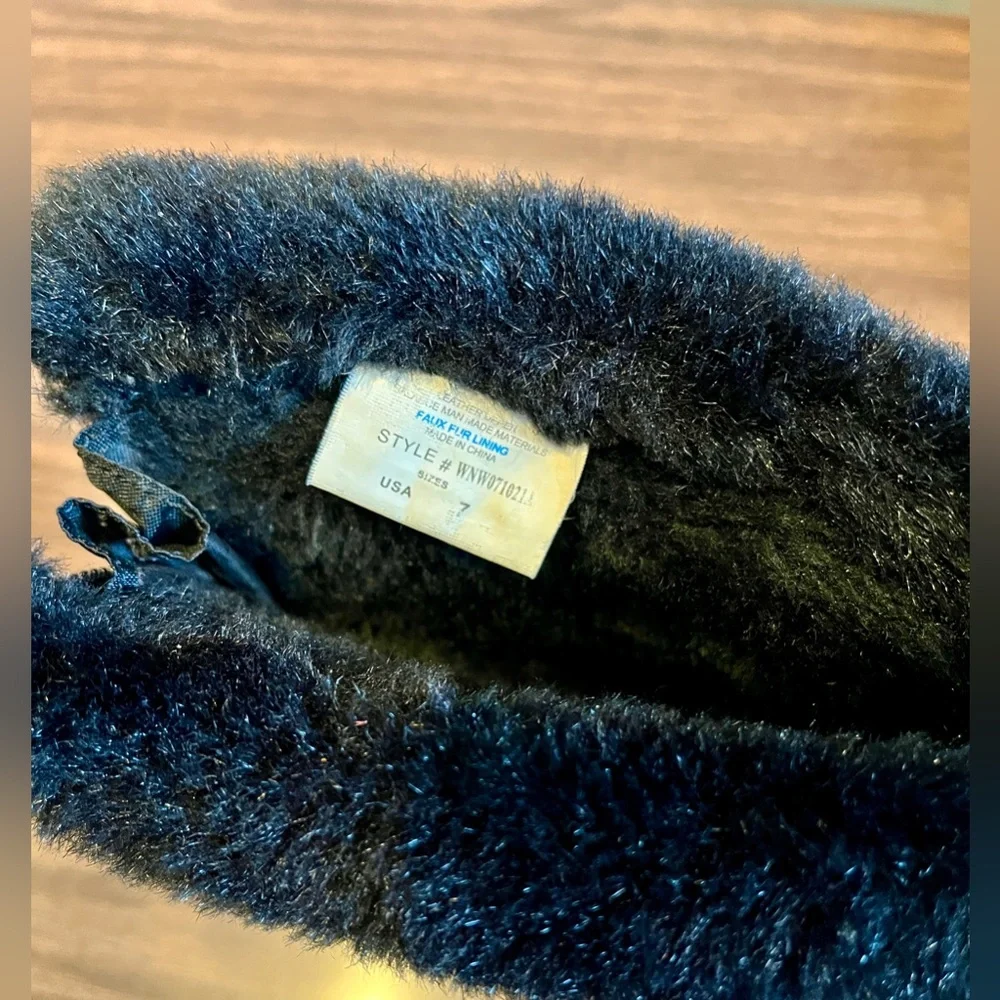 Khombu Black Suede and Knit Faux Fur Winter Boots, Size 7